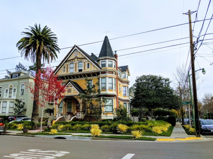 Here’s What To Do and Where To Eat in Alameda, California Apartment